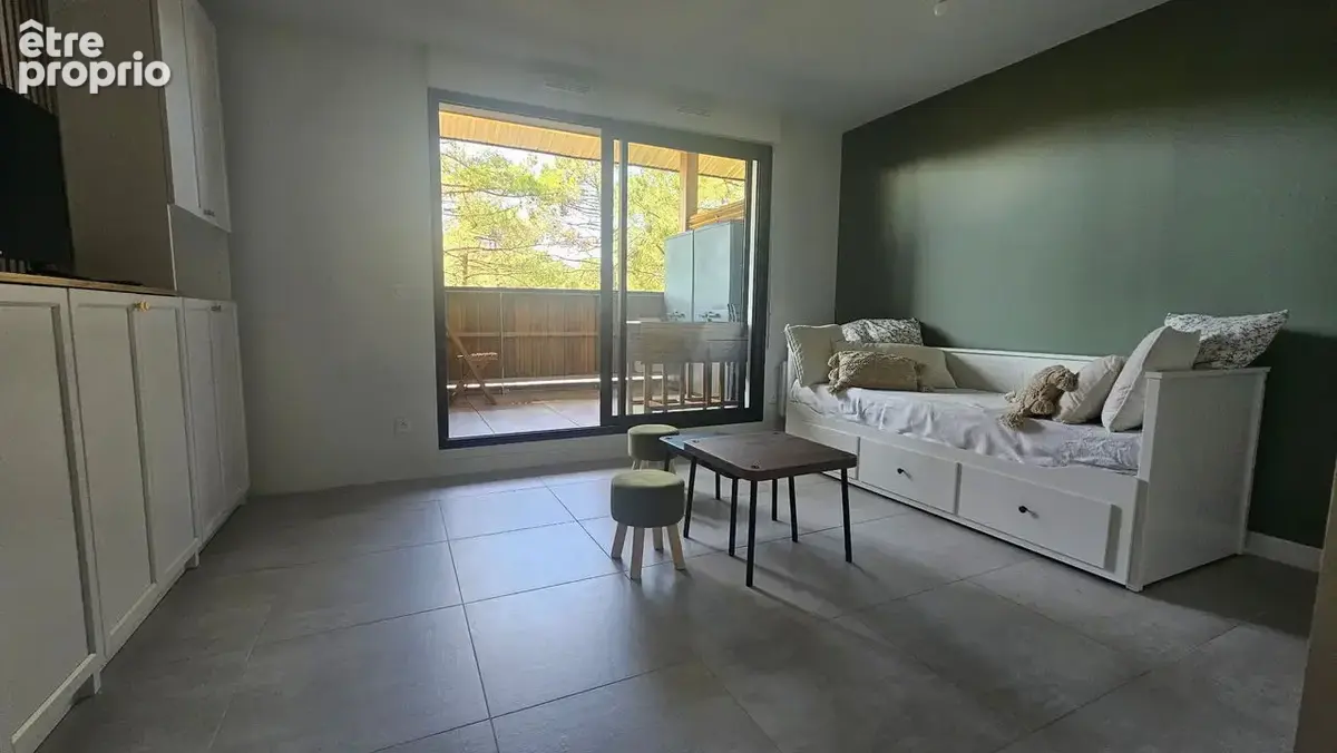 STUDIO 30,61 m2 REFAIT A NEUF CARCANS RESIDENCE SECURISEE