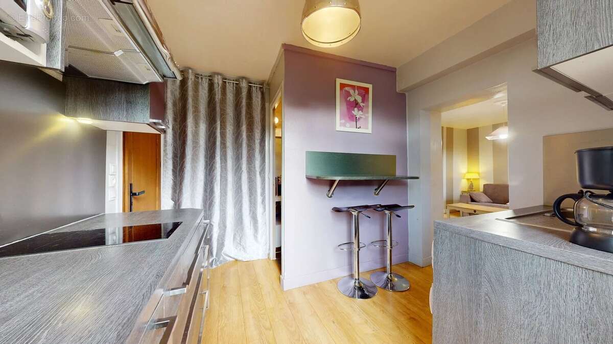 Appartement à DAMPIERRE-EN-YVELINES