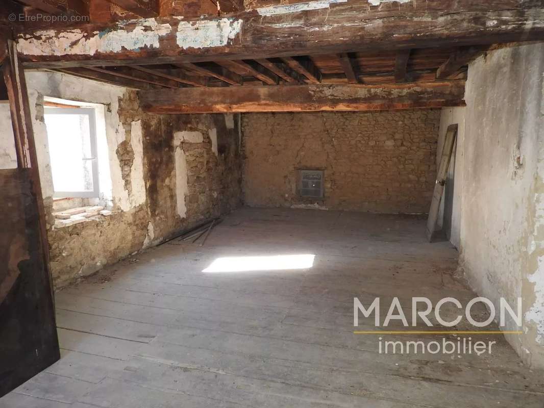 Maison à SAINT-SULPICE-LES-CHAMPS