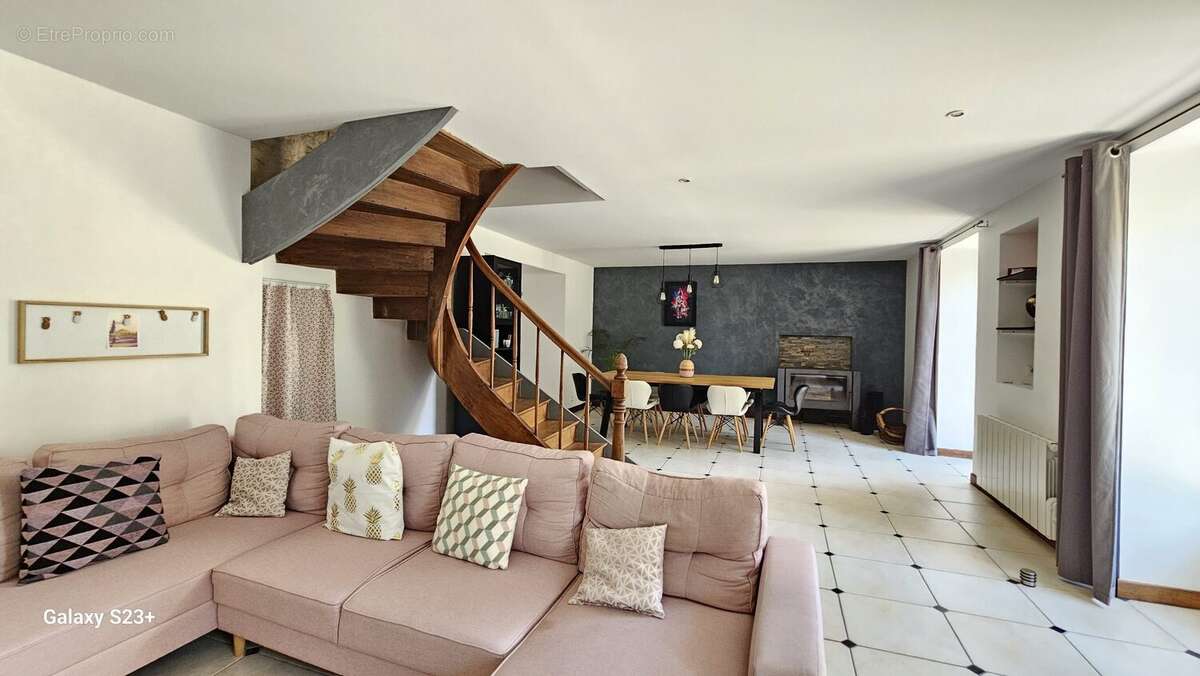 Maison 180 m² à Saint-Symphorien  - photo 9
