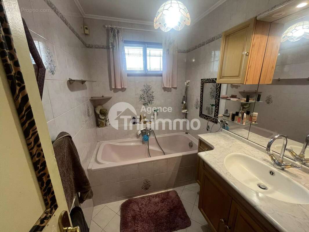 Appartement à SAINT-LAURENT-DU-VAR