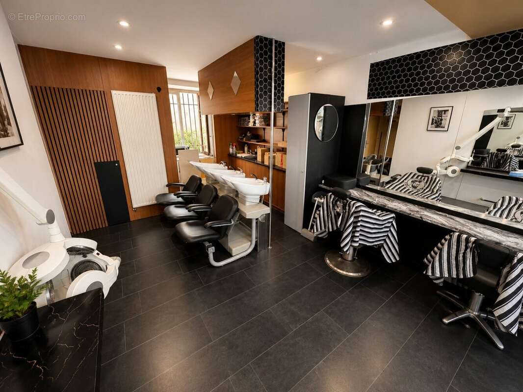 Fonds de commerce  Salon de coiffure clé en main  Hyper centre de Guebwiller - photo 3
