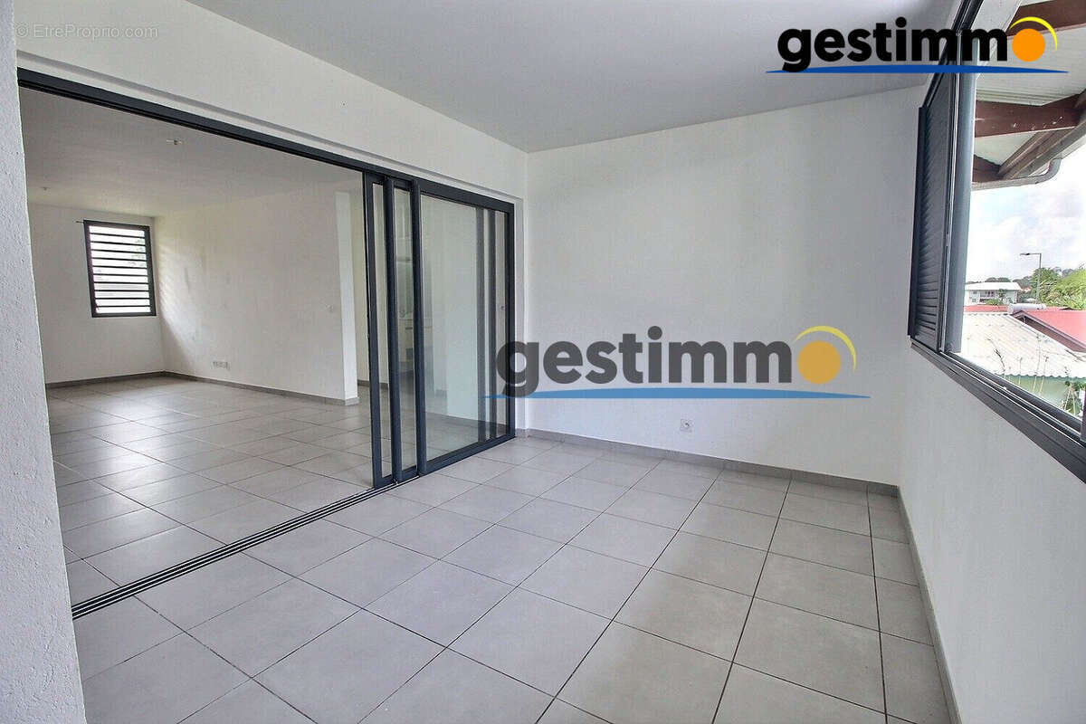 Appartement à REMIRE-MONTJOLY