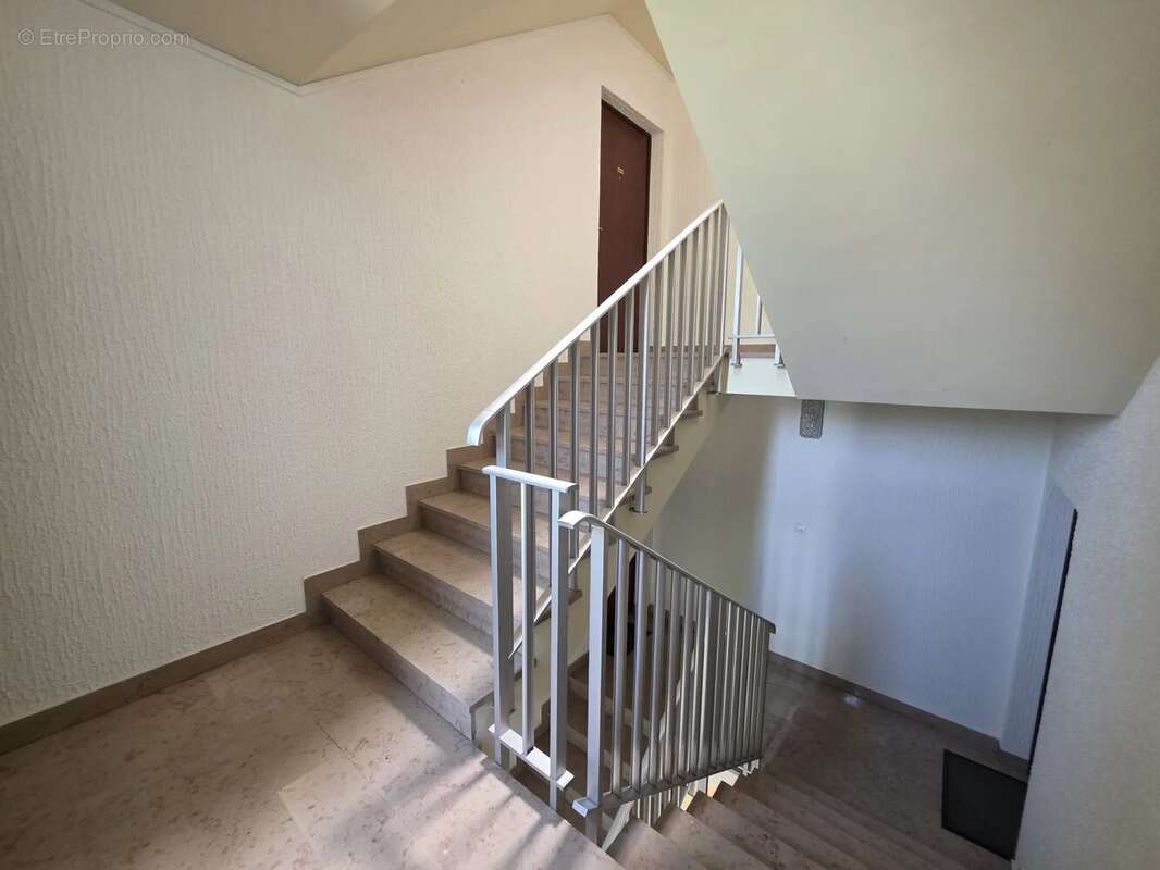 Le teil - t3 avec garage - cave - place de parking - photo 7