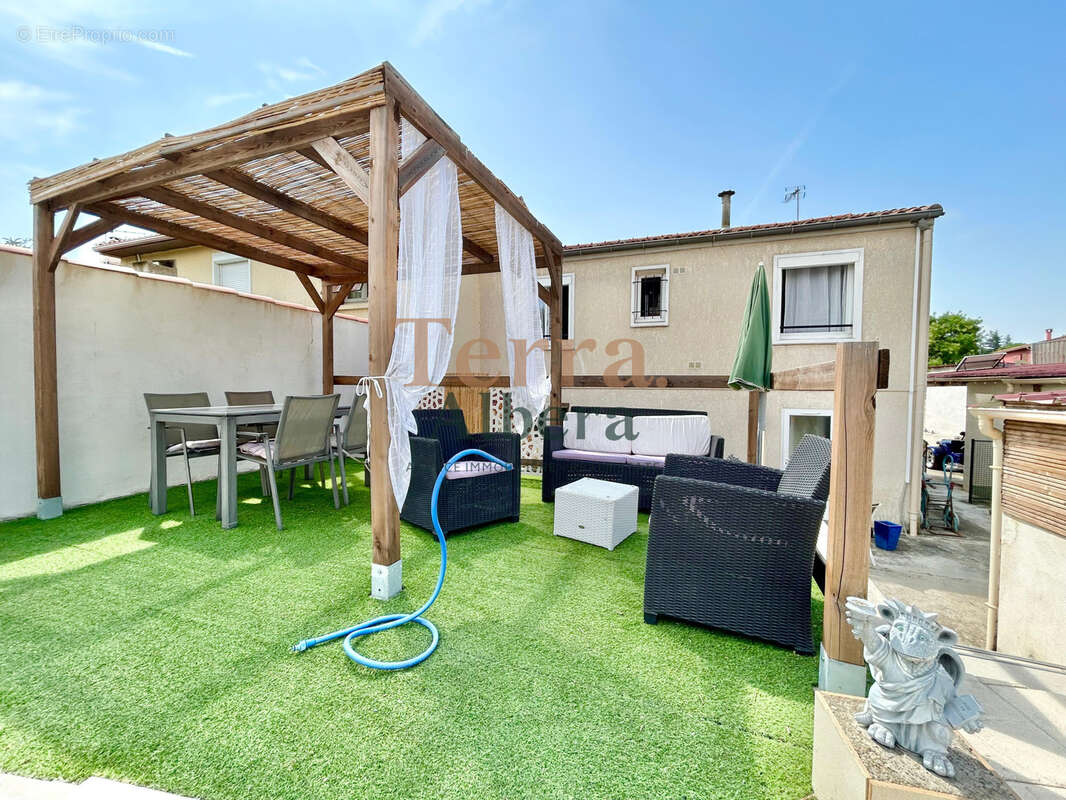 Saint-Estève   Maison 3 faces avec PISCINE, deux logements indépendants et grand GARAGE - photo 2