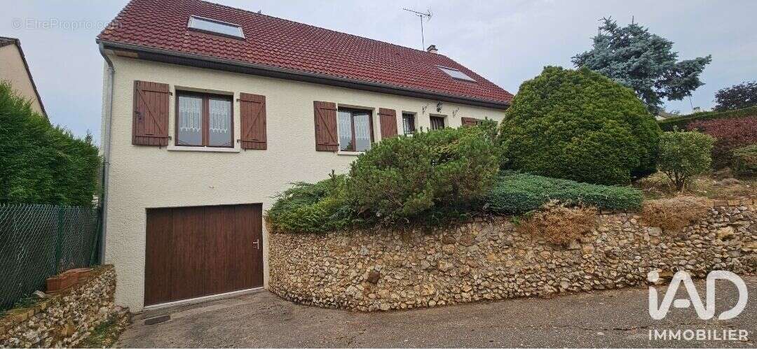 Maison 164 m² à Saint-Julien-Du-Sault  - photo 2