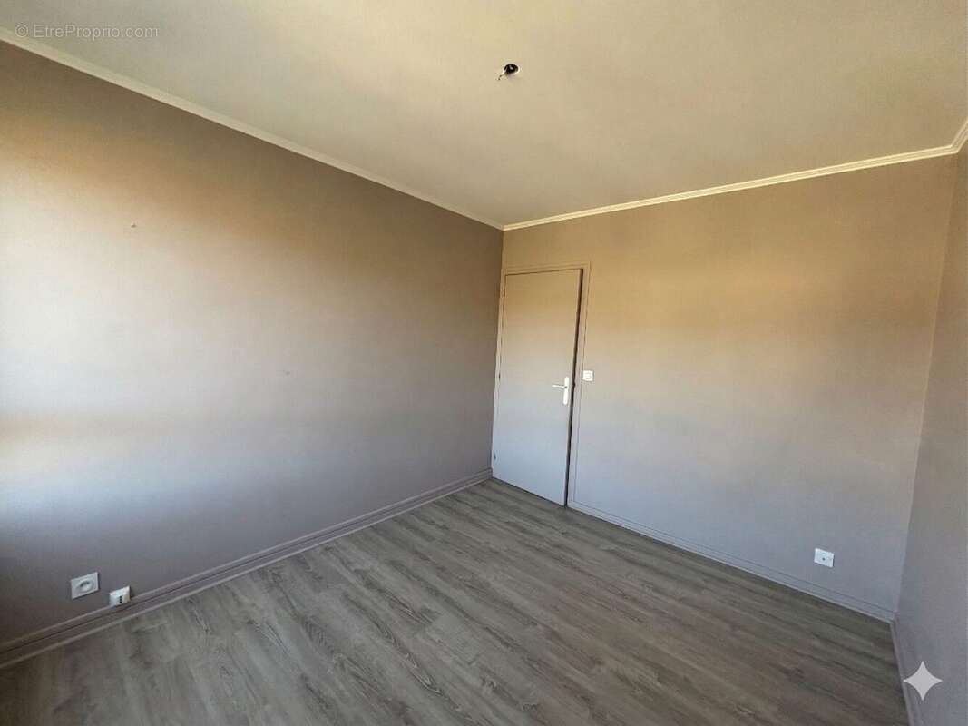 Appartement 92 m² à Privas  - photo 7