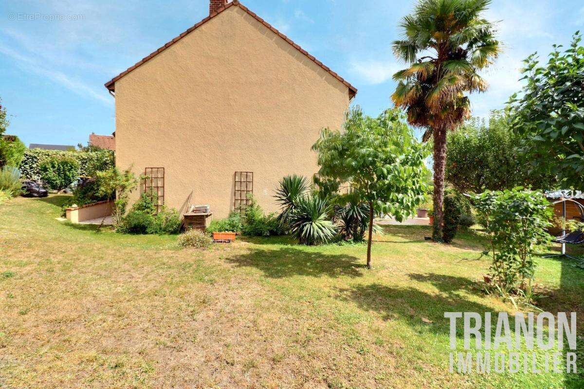 Maison à CHANTELOUP-LES-VIGNES