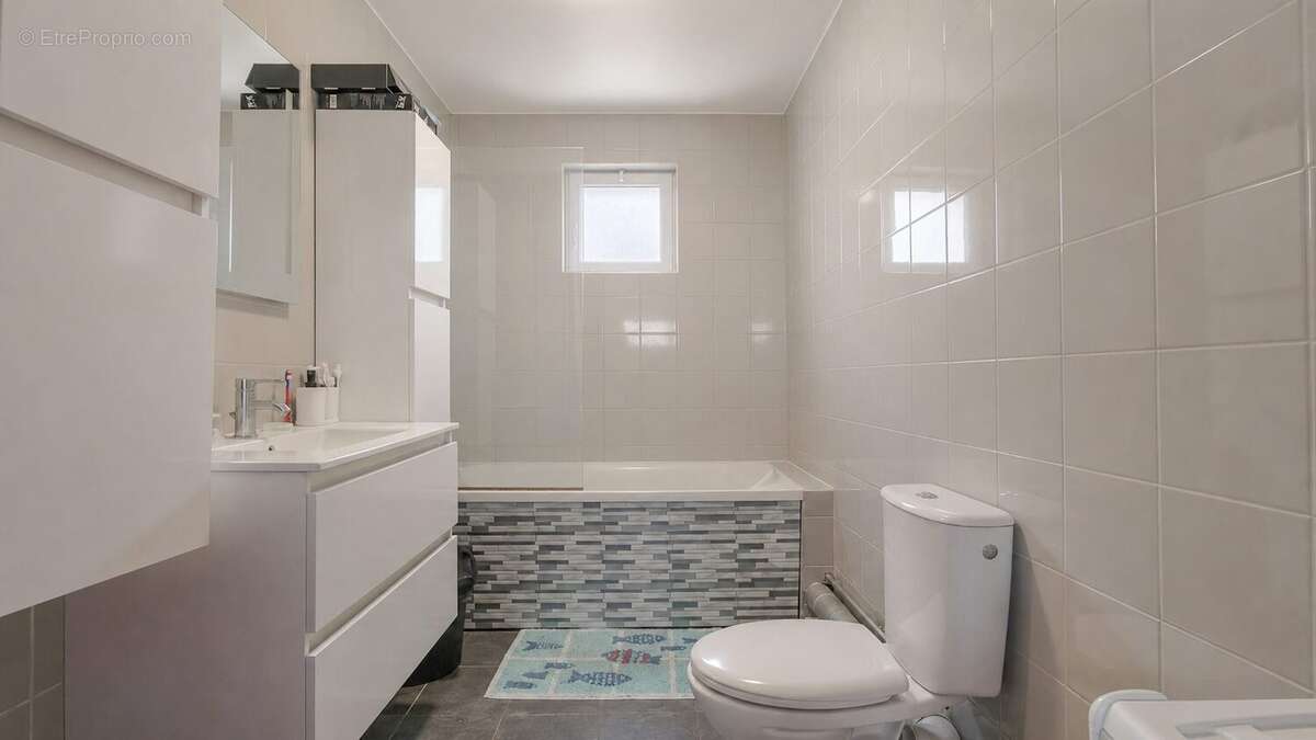 Salle de bain SDB - Appartement à VILLENOY
