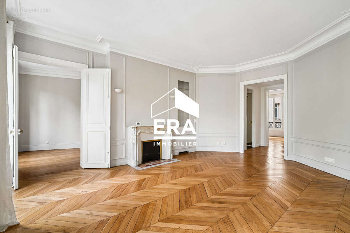 Appartement à PARIS-8E