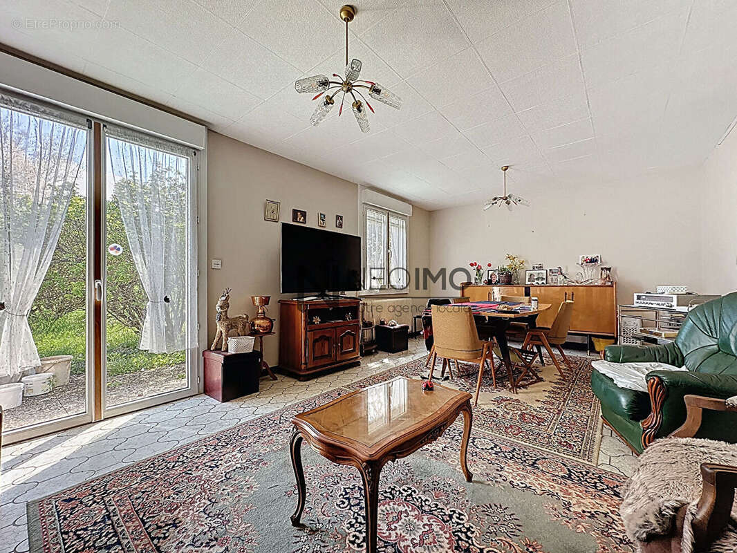 Maison à NEUFCHATEAU