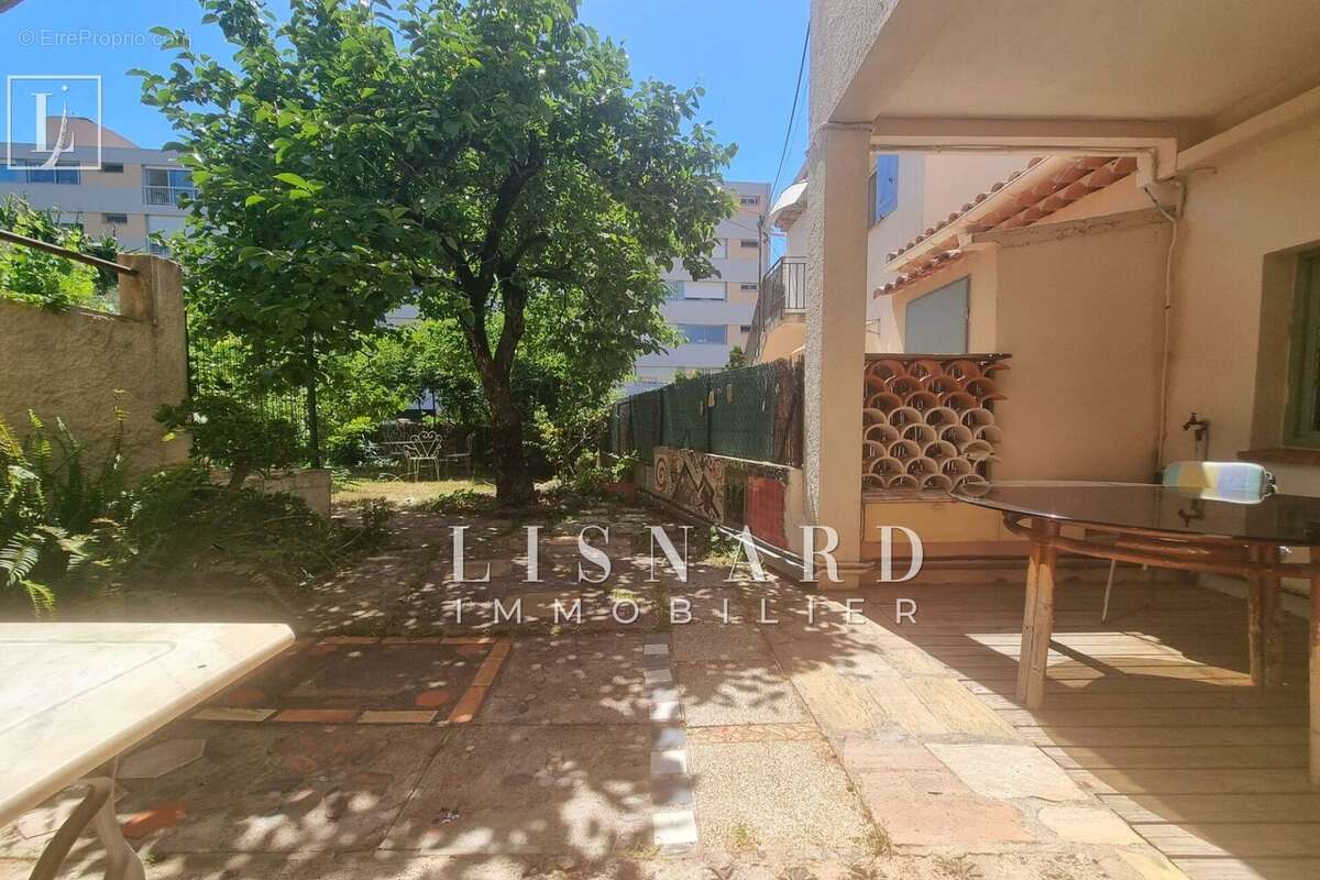 Appartement à VALLAURIS