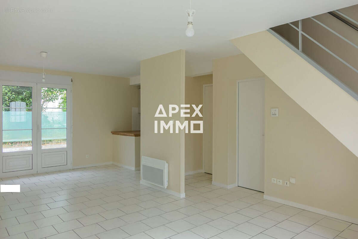 Maison à FLEURY-LES-AUBRAIS