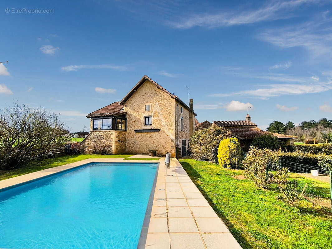 Maison à FRAYSSINET-LE-GELAT