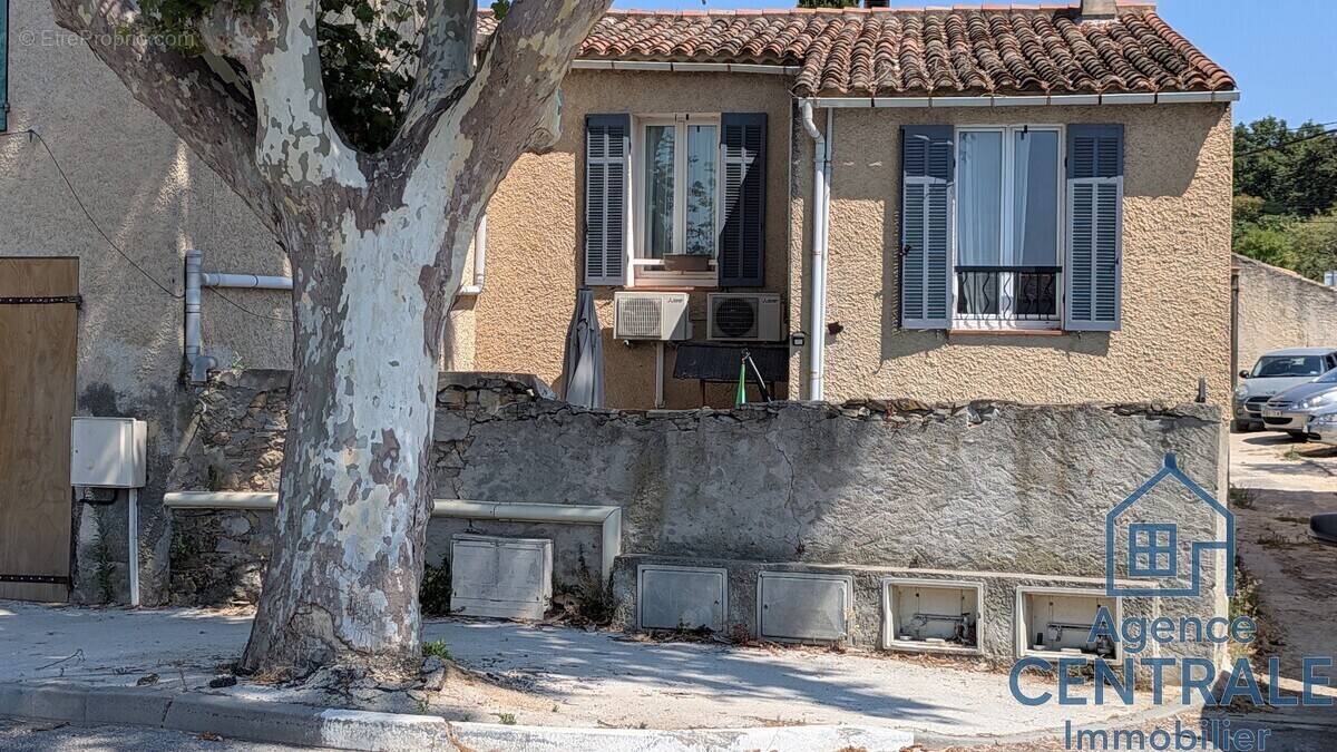 Maison à SAINT-CYR-SUR-MER