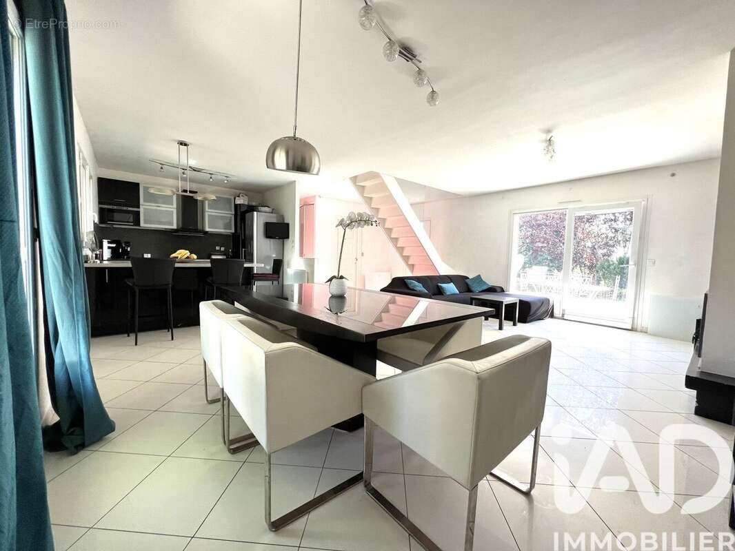 Photo 3 - Maison à CORBEIL-ESSONNES