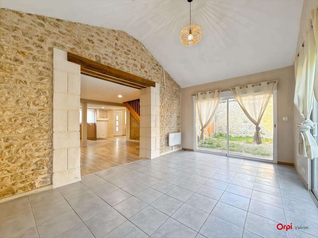 Maison à BAZOCHES-EN-DUNOIS