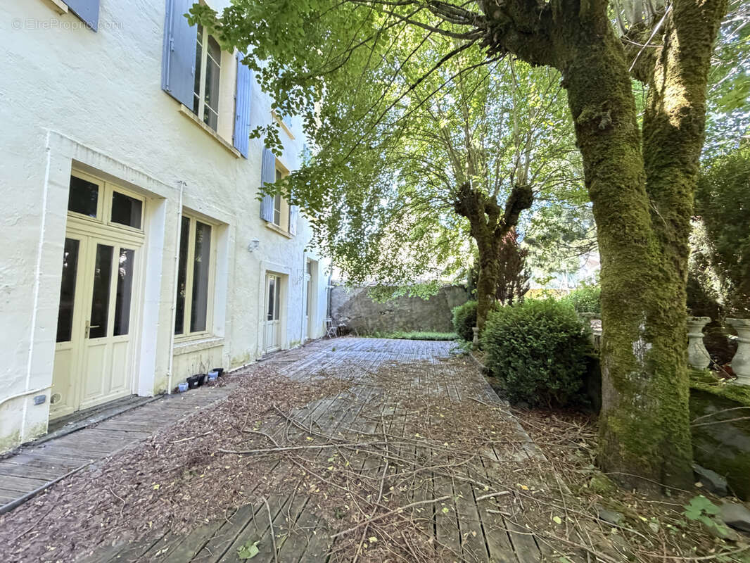 Appartement à EGLISENEUVE-D'ENTRAIGUES