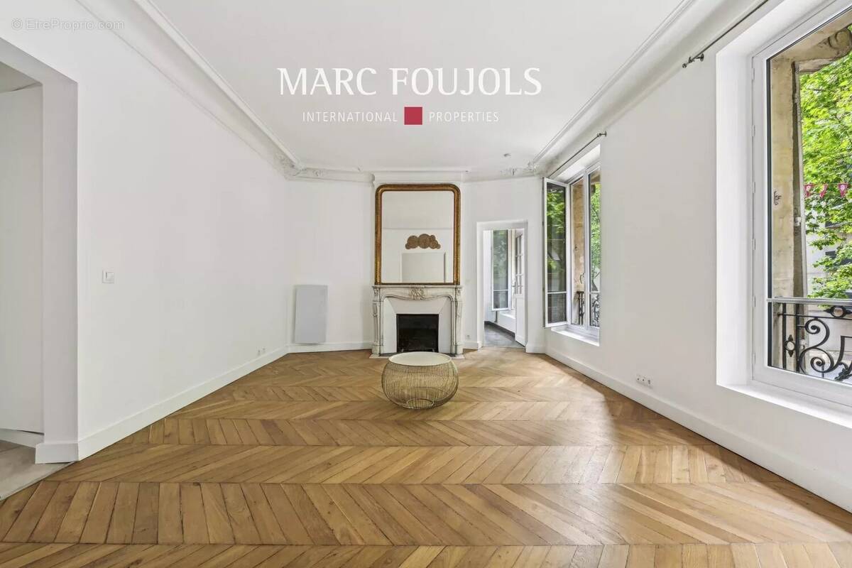Appartement à PARIS-16E