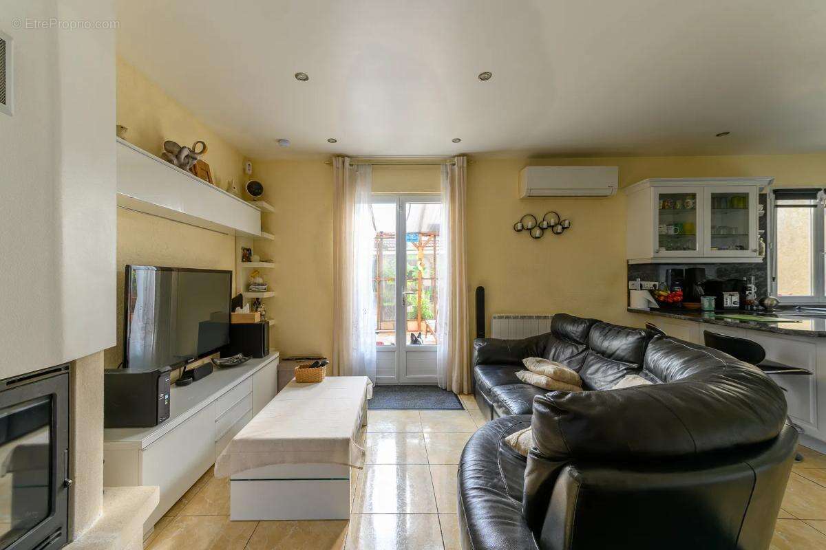 Maison à CLAYE-SOUILLY