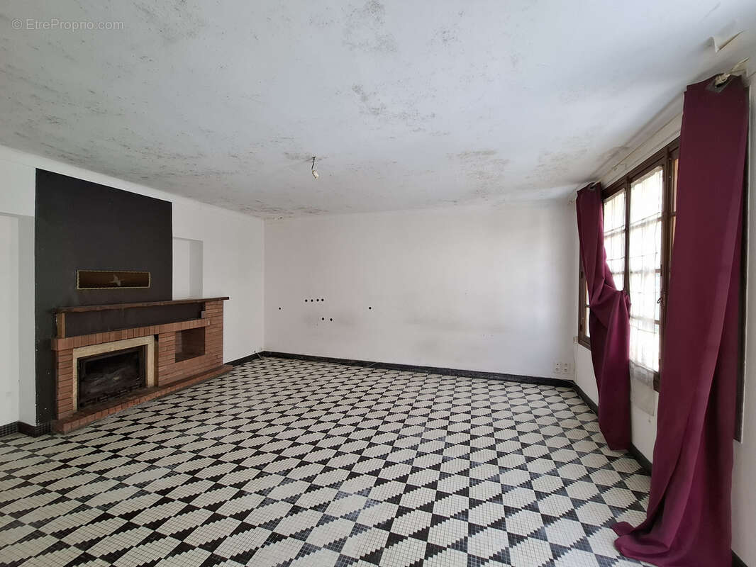 Maison à SAINT-ETIENNE-DE-MER-MORTE