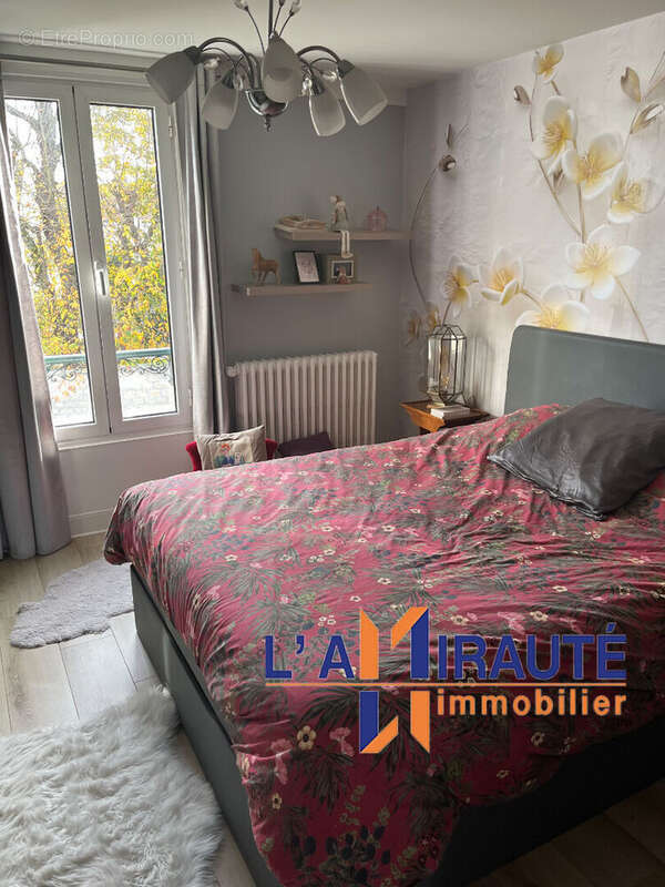 Maison à LE MESNIL-LE-ROI