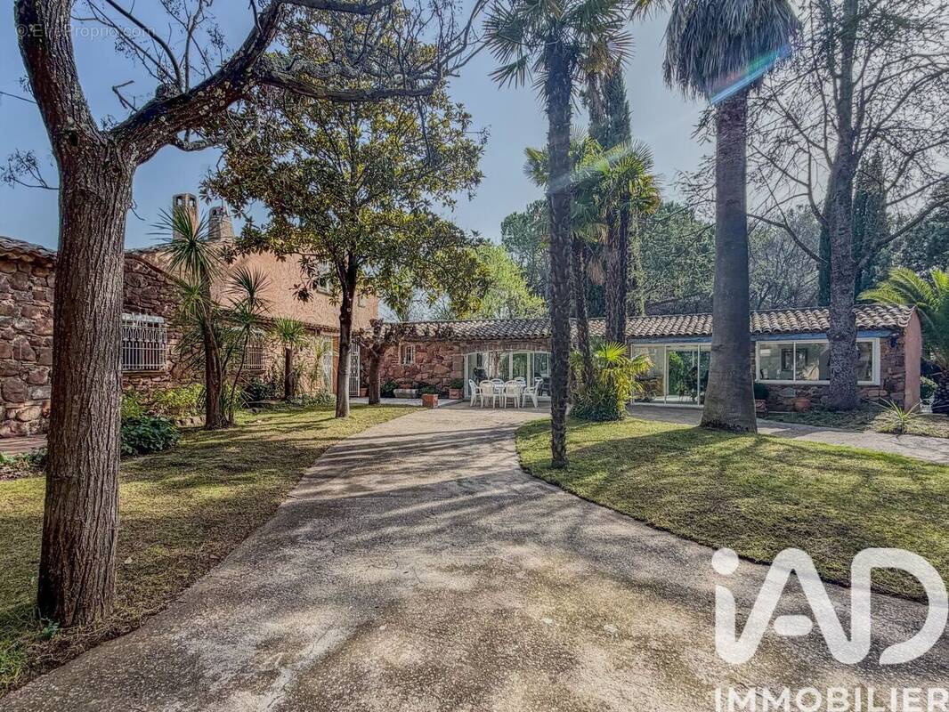 Photo 1 - Maison à ROQUEBRUNE-SUR-ARGENS