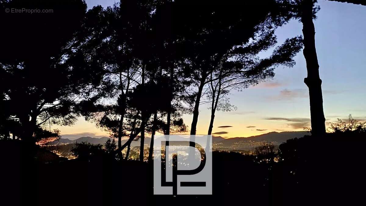 Appartement à MOUGINS