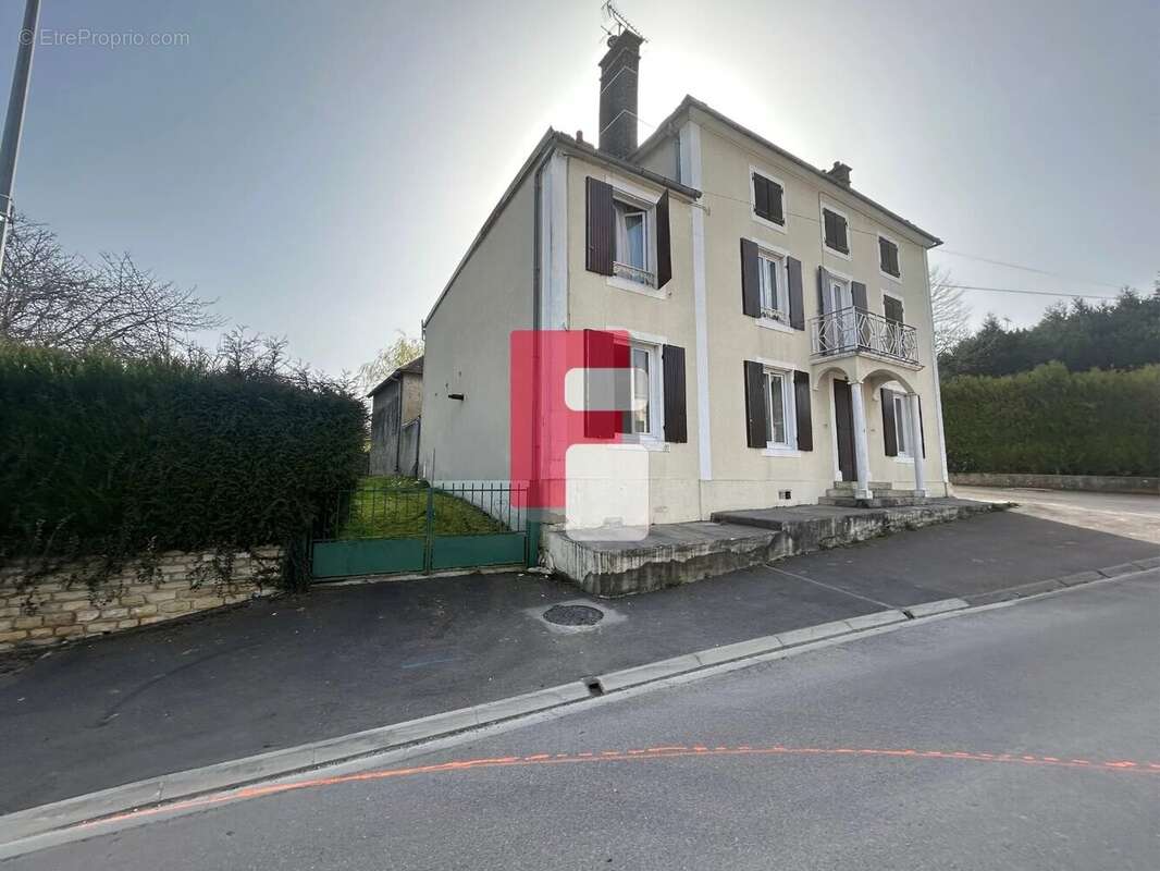 Maison à VENDEUVRE-SUR-BARSE