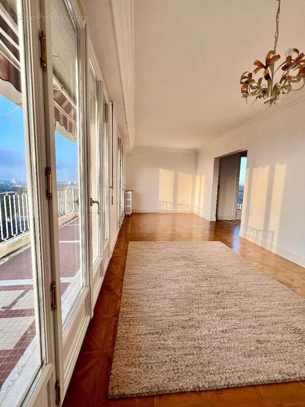   - Appartement à AVRILLE