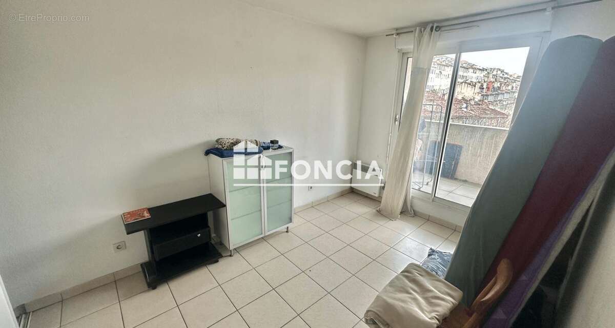 Appartement à MARSEILLE-3E