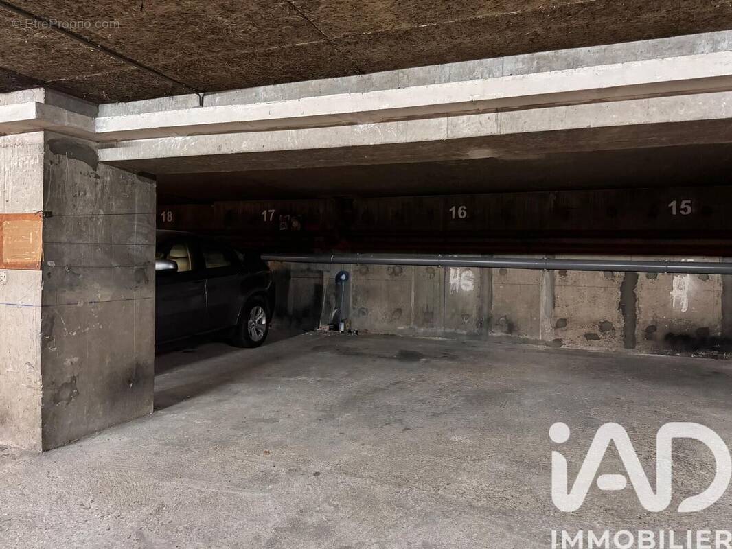 Photo 1 - Parking à NOGENT-SUR-MARNE