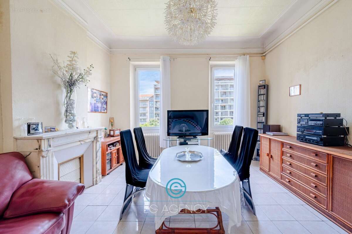 Appartement à MARSEILLE-6E