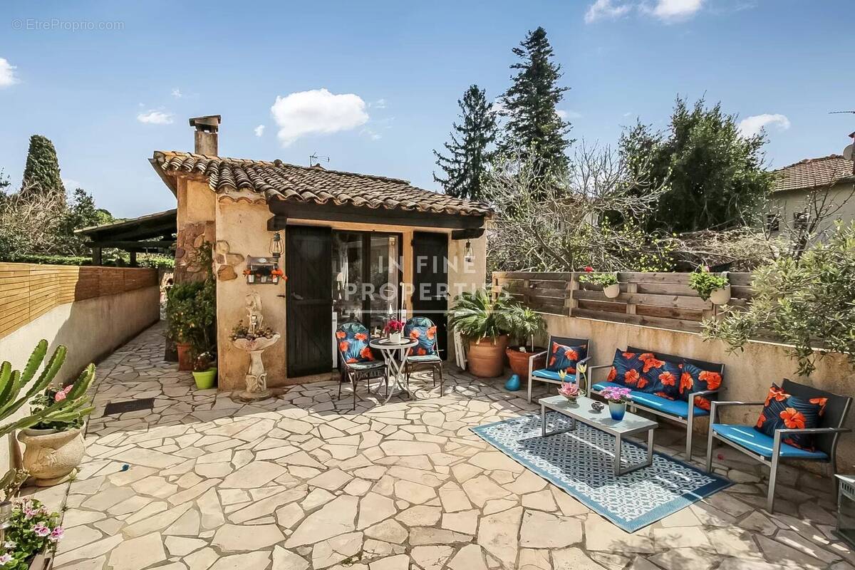 Maison à MANDELIEU-LA-NAPOULE