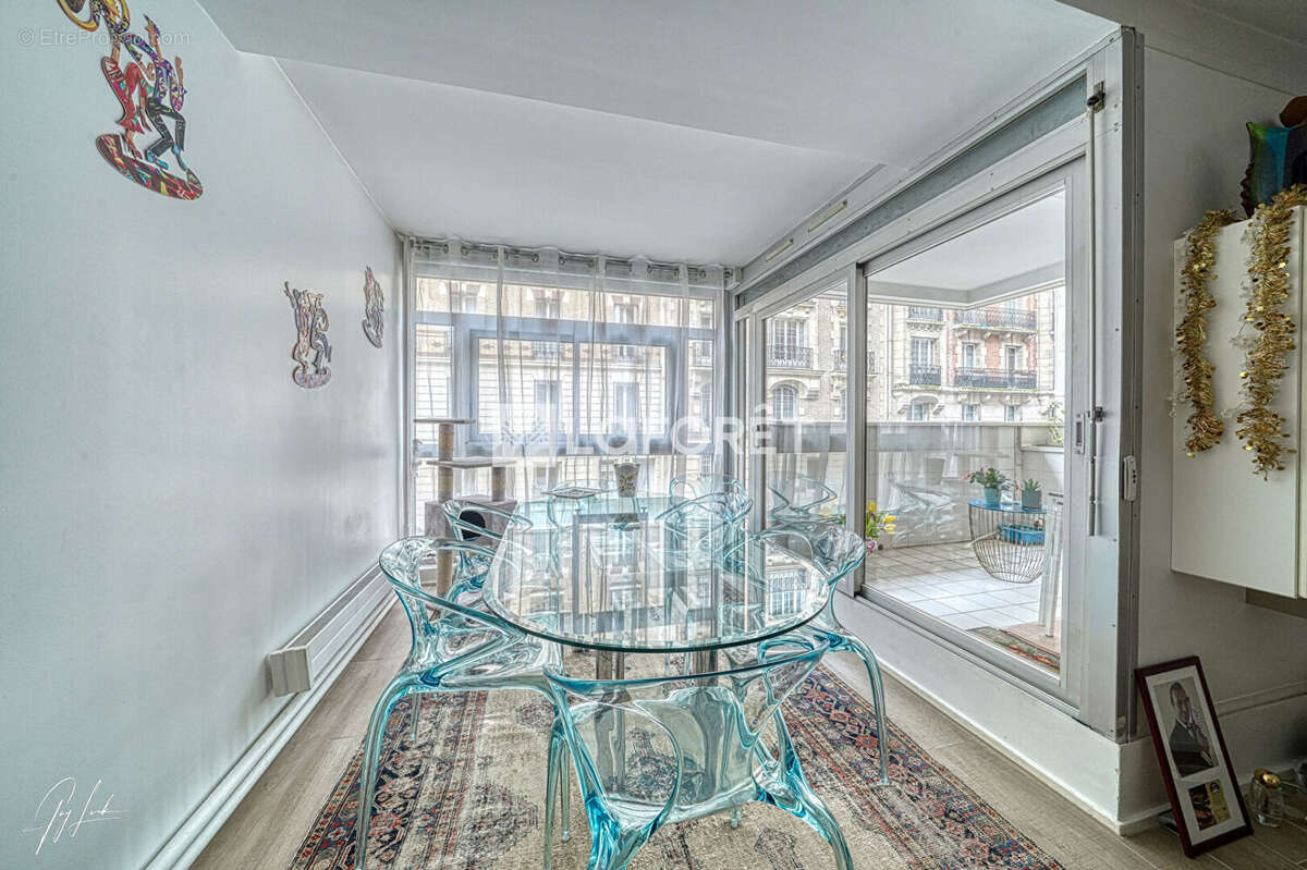 Appartement à PARIS-16E