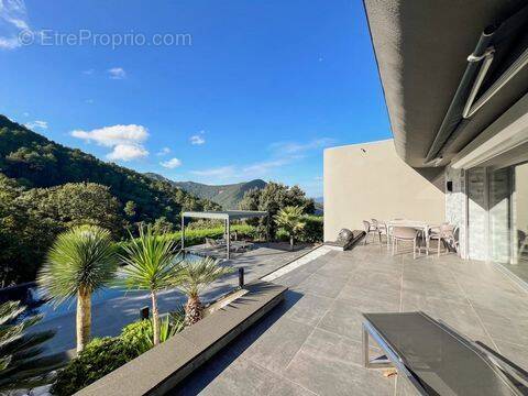 Maison à MANDELIEU-LA-NAPOULE