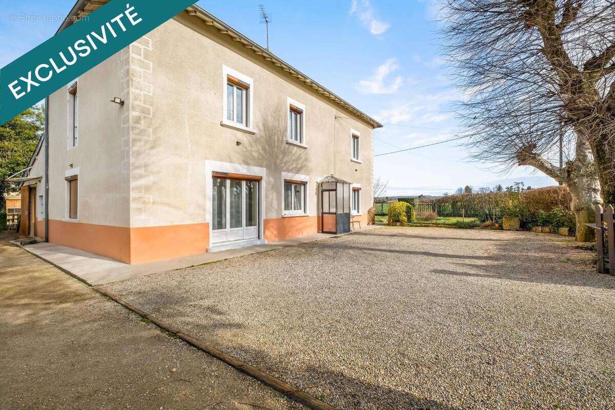 Photo 1 - Maison à ESTRABLIN