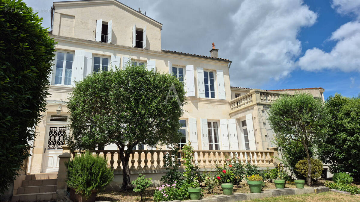 Maison à SAINTES