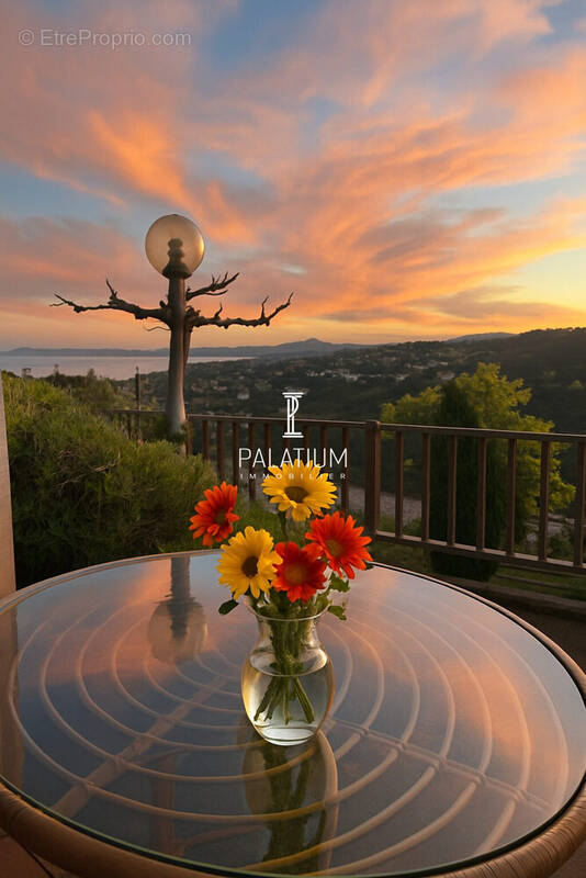 Appartement à ROQUEBRUNE-SUR-ARGENS