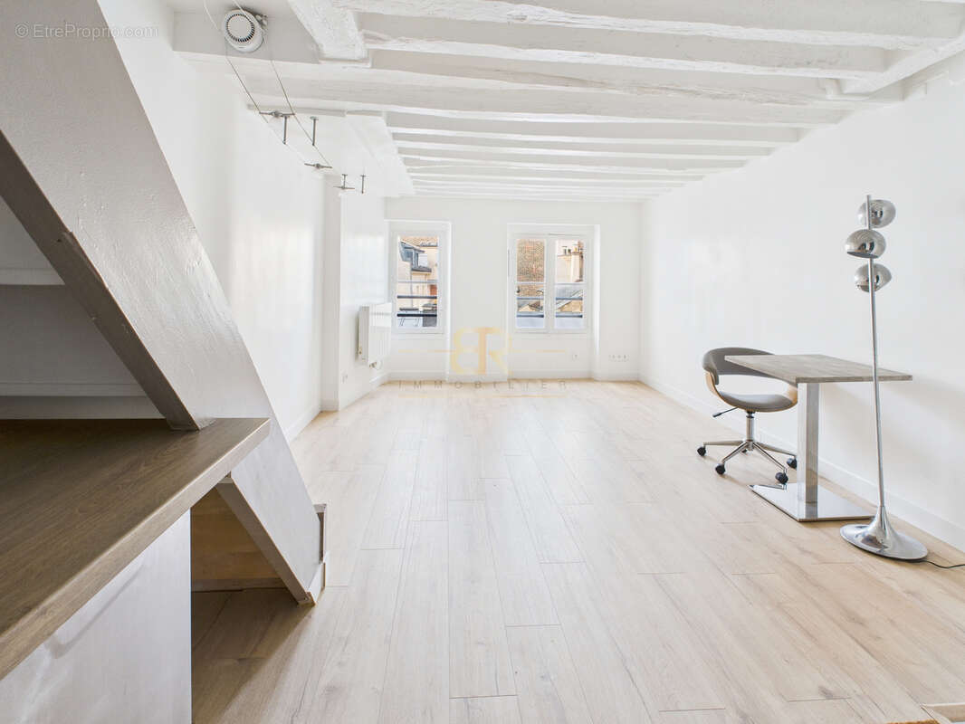 Appartement à PARIS-1E