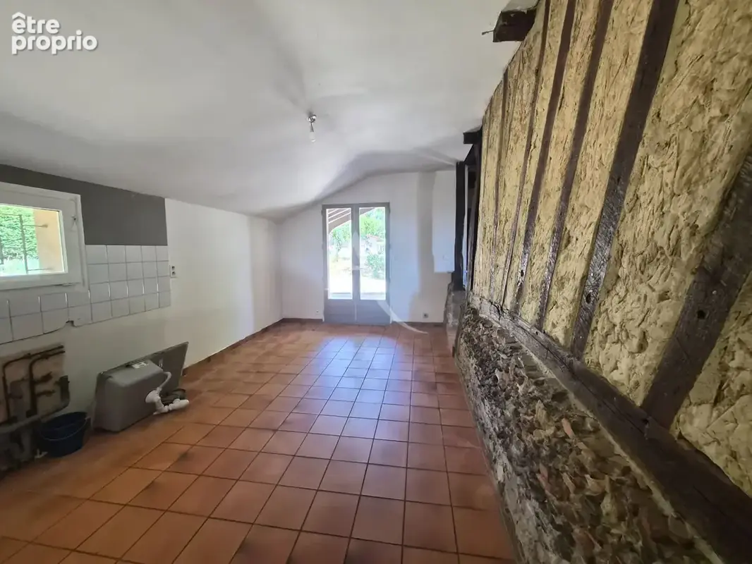 Authentique maison gasconne de plain-pied en pierre et colombages - Un bien plein de caractère à rénover. - photo 4