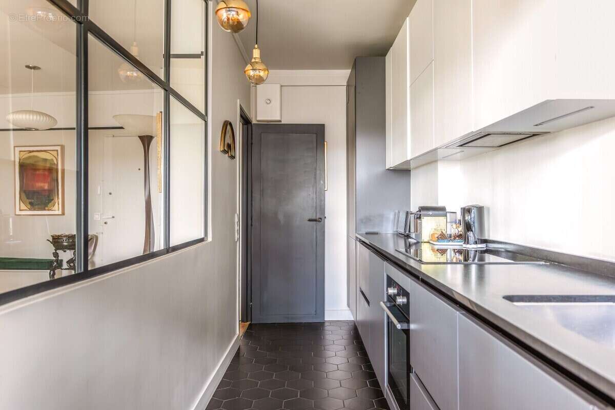 Appartement à PARIS-16E