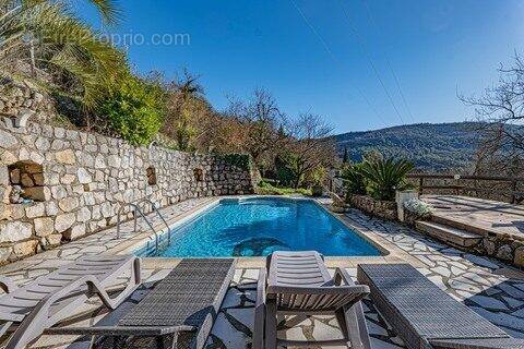 Maison à TOURRETTES-SUR-LOUP