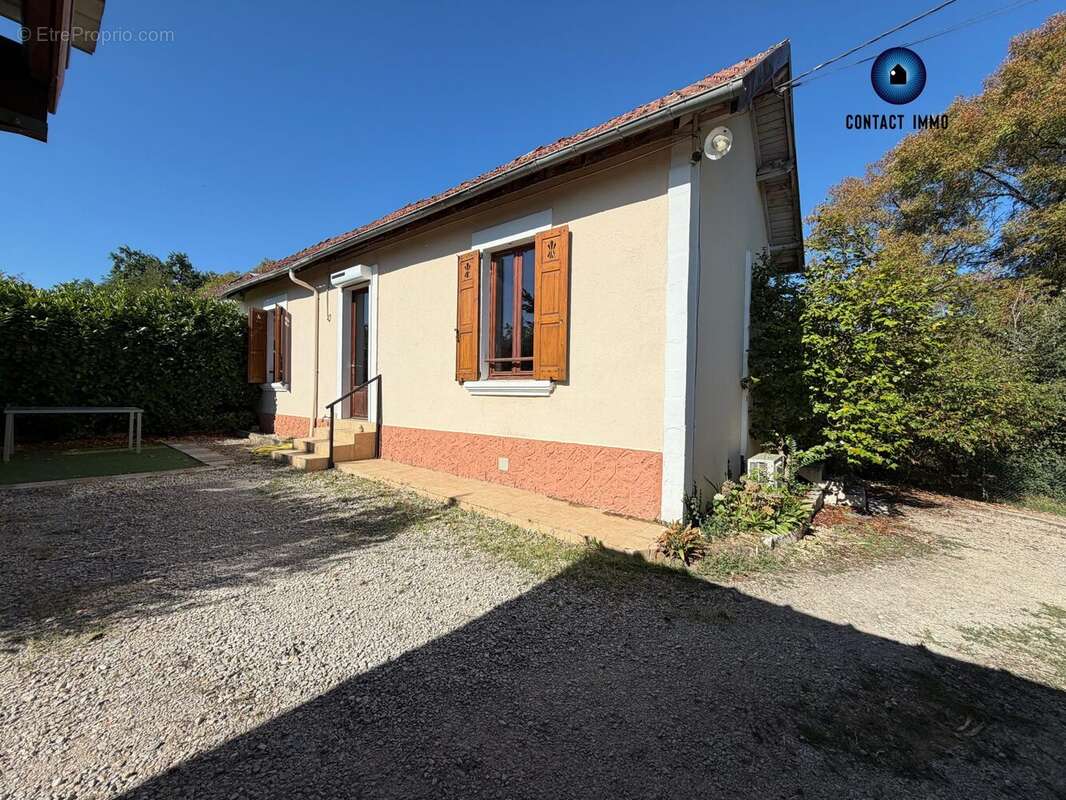 Maison 70 m² à Saint-Pantaleon-De-Larche  - photo 9