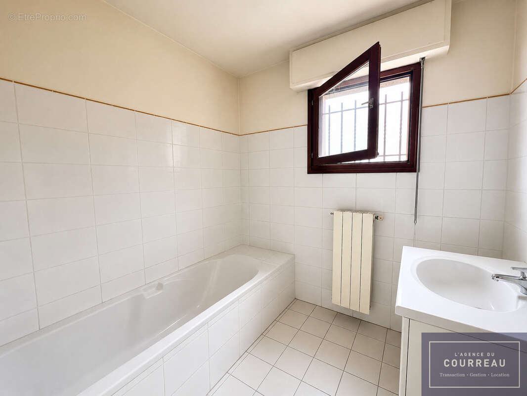 Villa de caractère de 281 m2 sur parcelle arborée de 2 000 m2 - photo 17