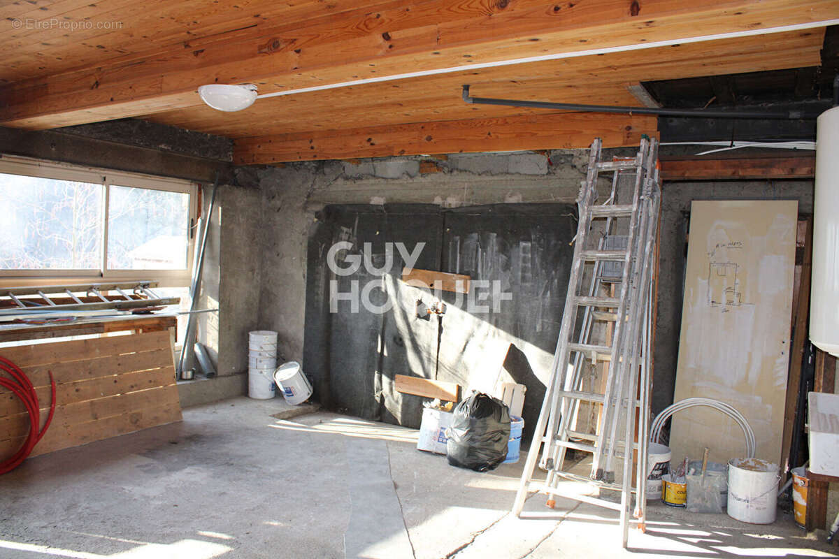 Maison à CELLES-SUR-DUROLLE