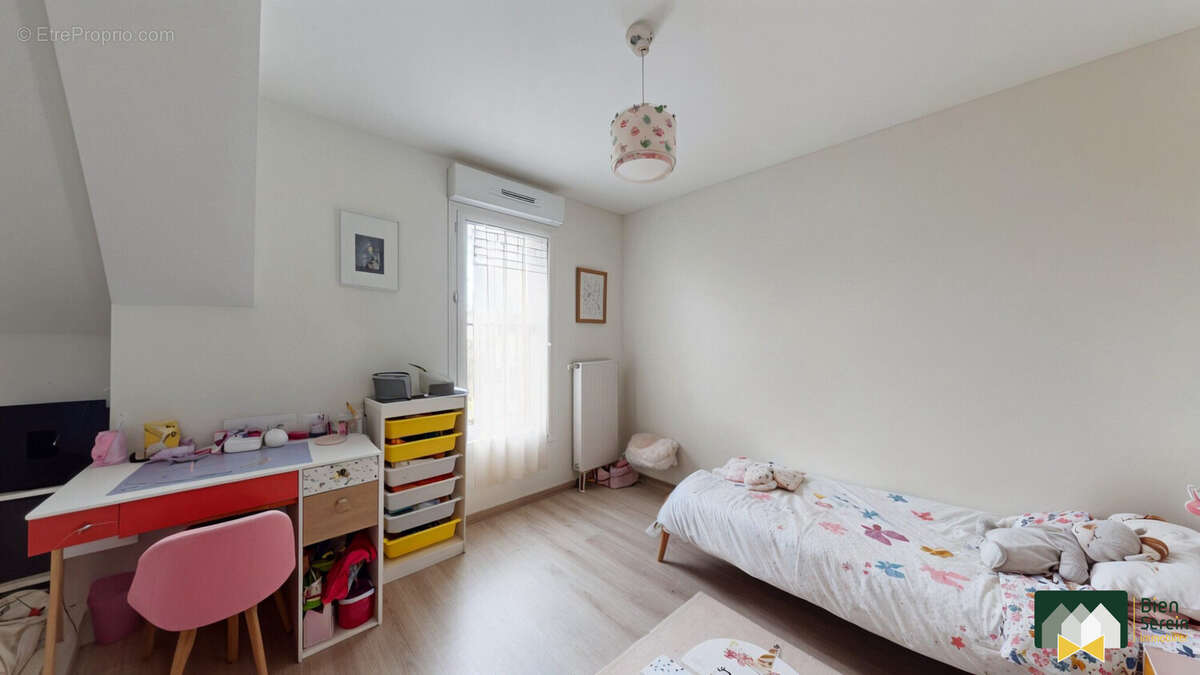 Chambre - Maison à MORANCEZ