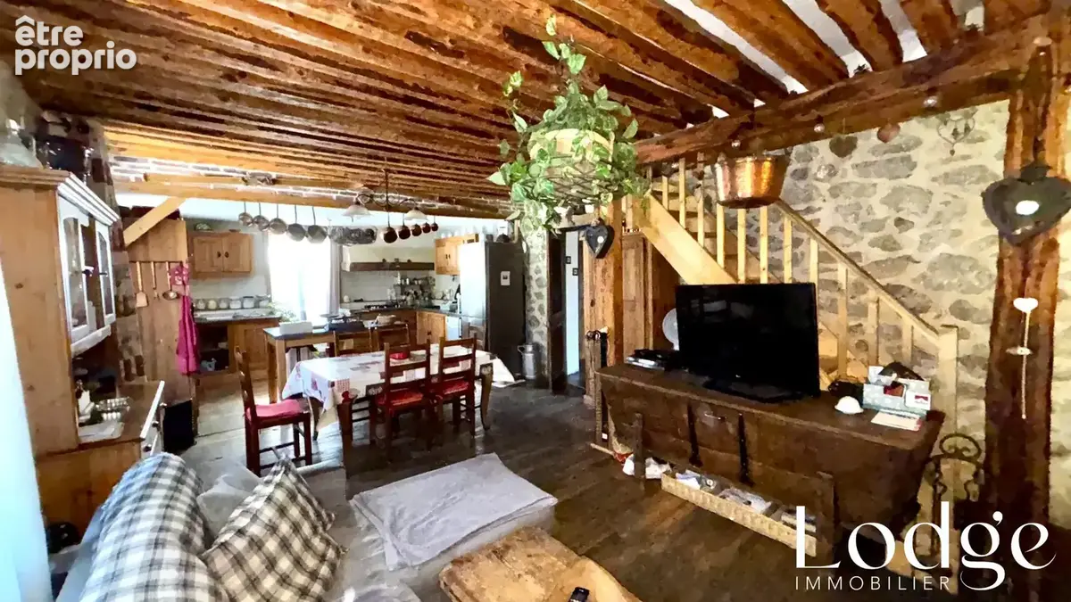 Appartement à SAINT-MARTIN-DE-QUEYRIERES