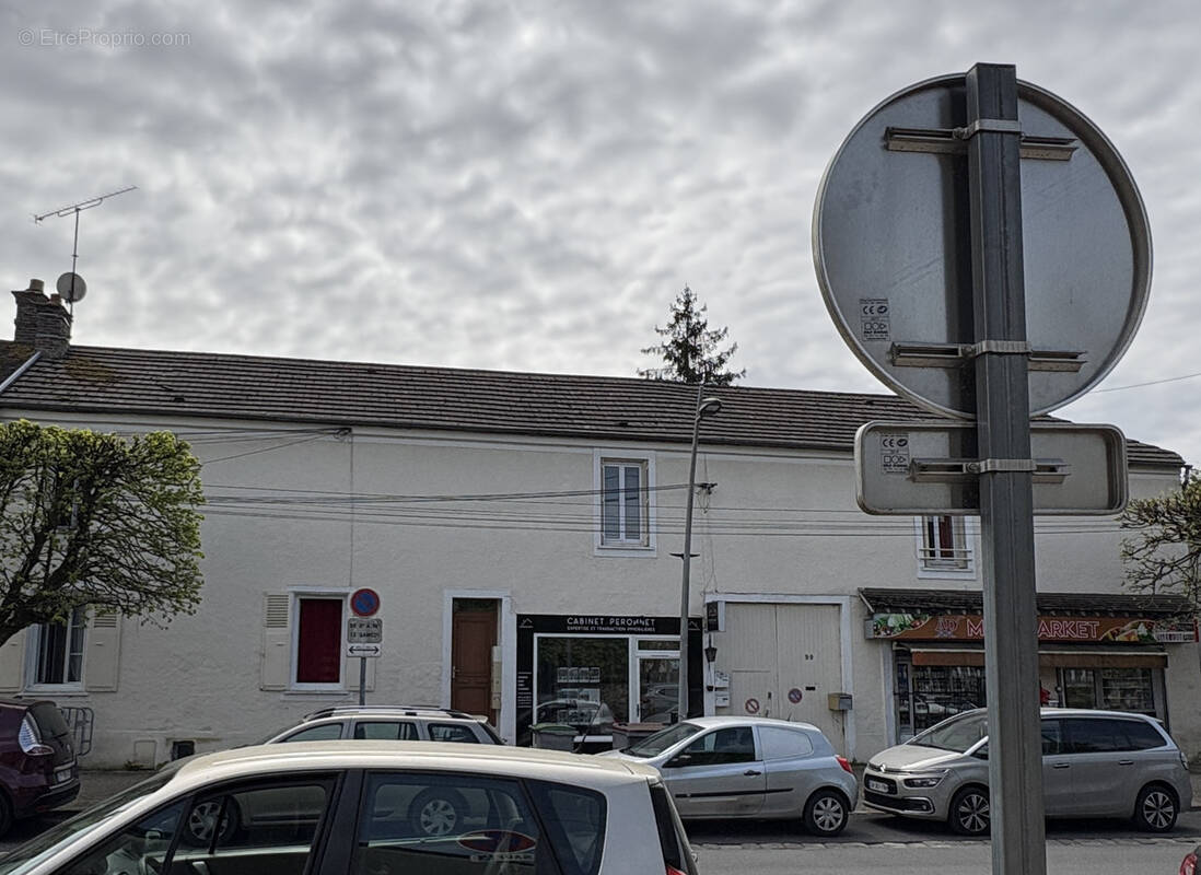 Appartement à VENEUX-LES-SABLONS