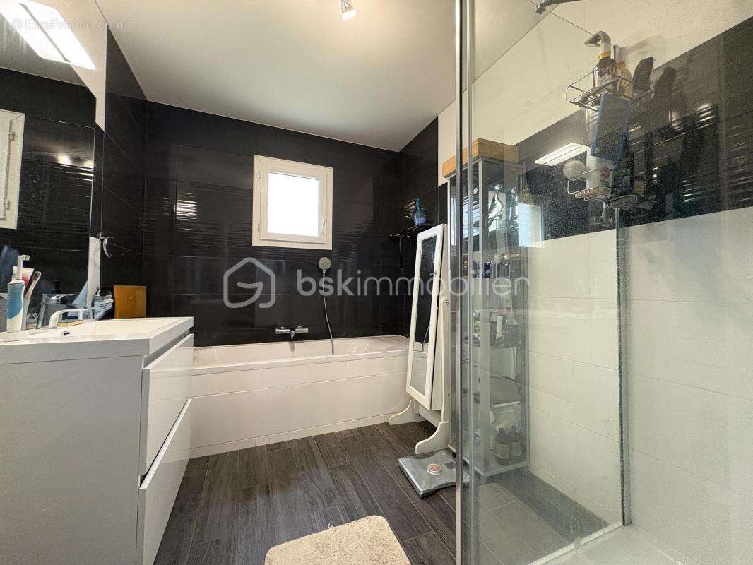  Maison contemporaine de 124 m² / 4 CHAMBRES avec PISCINE – Terrain 1 800 m² - photo 11